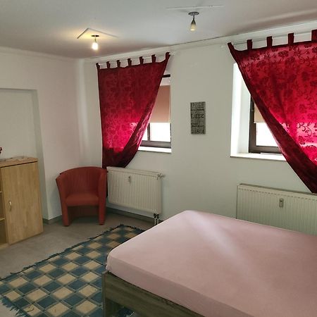 Halle, Top -Preise, 79 Qm Sd Fewo, Eg, Wahlweise Mit 1- 3 Dz, Tv Lounge, Kueche, Bad Wc Einfach Und Gut, Langzeitmieter Vb Preise Halle  Exteriér fotografie