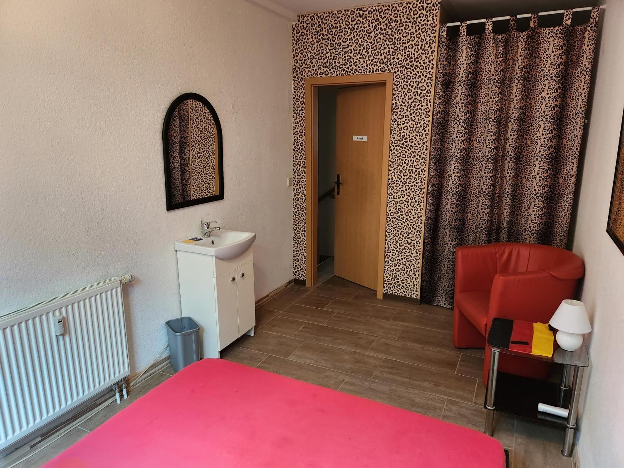 Halle, Top -Preise, 79 Qm Sd Fewo, Eg, Wahlweise Mit 1- 3 Dz, Tv Lounge, Kueche, Bad Wc Einfach Und Gut, Langzeitmieter Vb Preise Halle  Exteriér fotografie