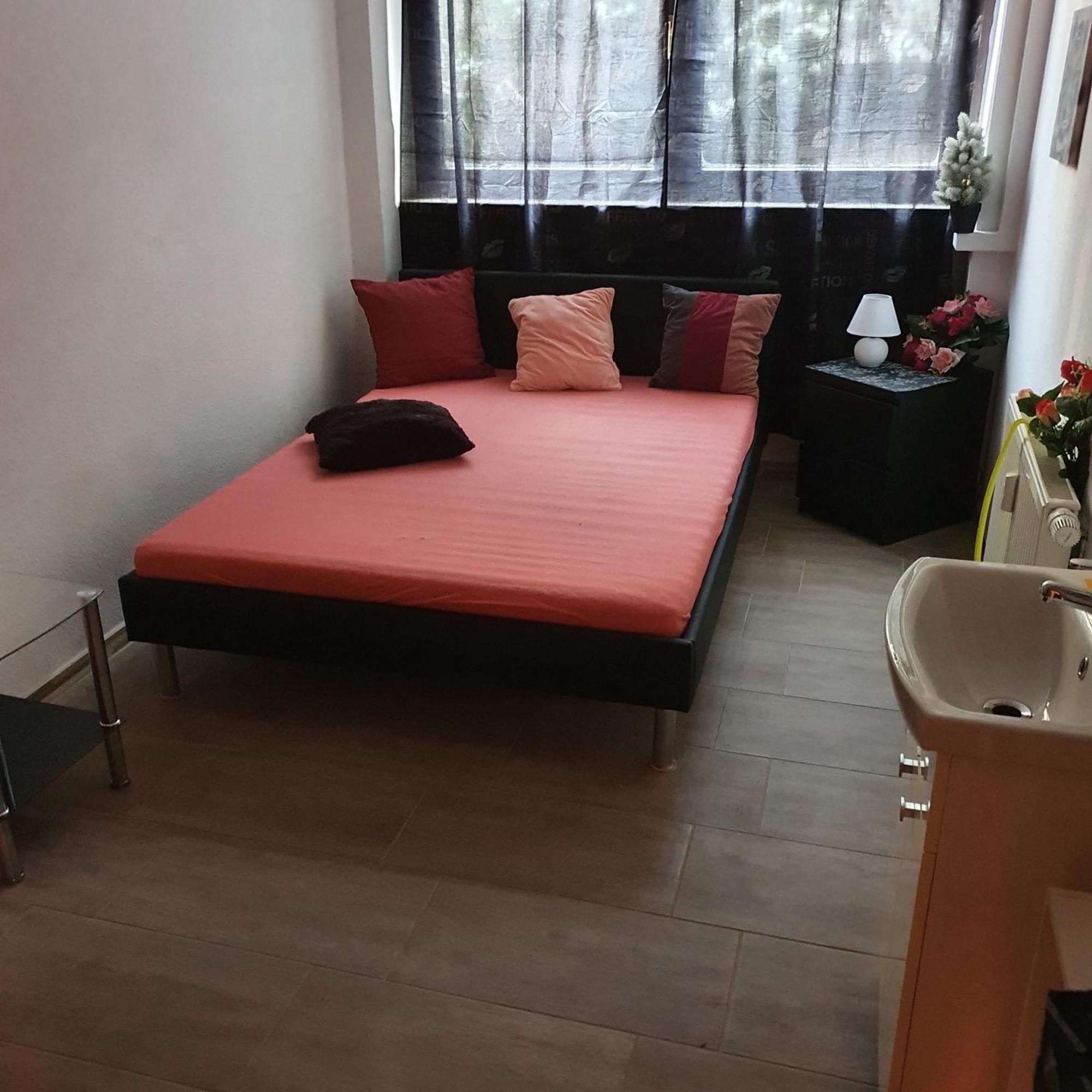 Halle, Top -Preise, 79 Qm Sd Fewo, Eg, Wahlweise Mit 1- 3 Dz, Tv Lounge, Kueche, Bad Wc Einfach Und Gut, Langzeitmieter Vb Preise Halle  Exteriér fotografie
