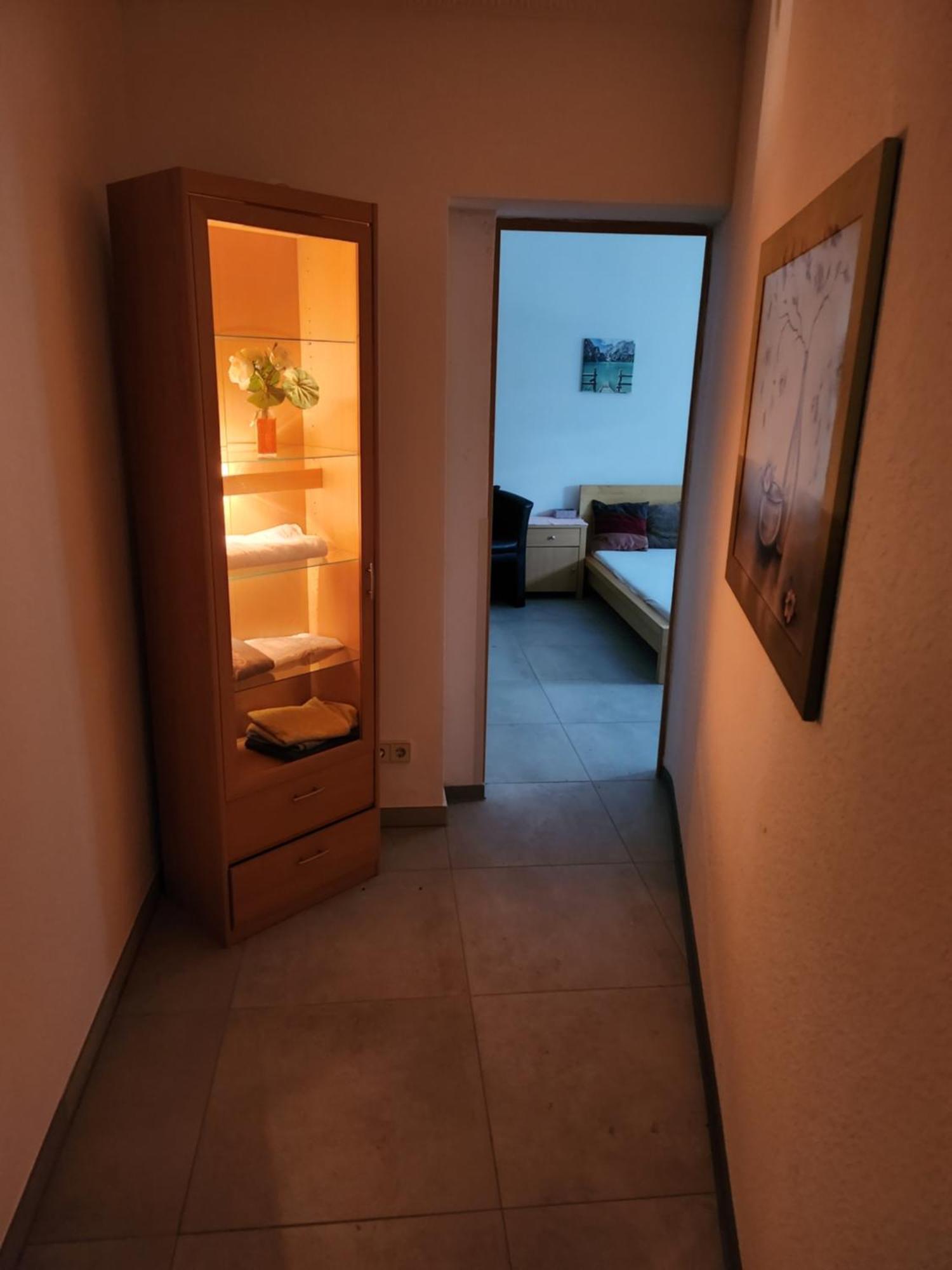 Halle, Top -Preise, 79 Qm Sd Fewo, Eg, Wahlweise Mit 1- 3 Dz, Tv Lounge, Kueche, Bad Wc Einfach Und Gut, Langzeitmieter Vb Preise Halle  Exteriér fotografie